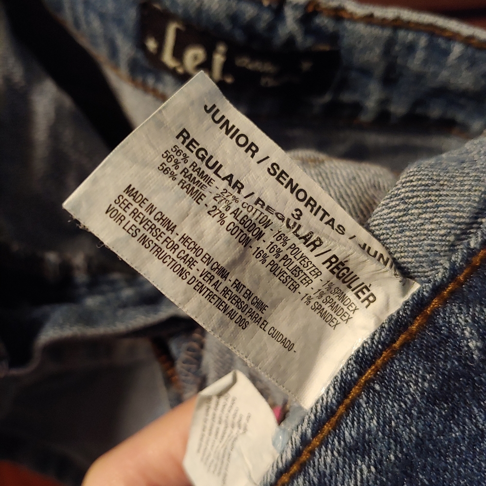 Shorts - Picture 3 of 3